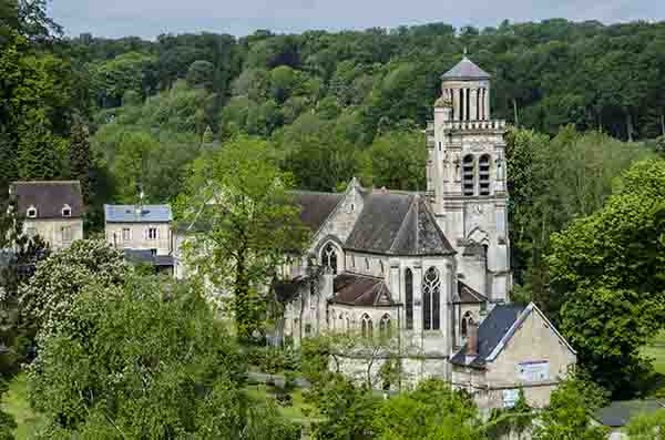 Francia - Pierrefonds 03 - iglesia de san Sulpicio.jpg